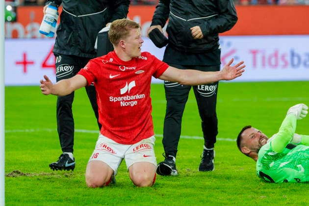 UEFA Conference Leauge 2026: Brann - Apollon Limassol Bergen 20260805. Branns Kristian Eriksen og Apollon Limassols keeper Philipp Kühn ligger nede i UEFA Conference Leauge-kampen i fotball mellom SK Brann og Apollon Limassol pa Brann stadion. Foto: Paul S. Amundsen NTB Bergen Norge EDITORIAL USE ONLY. RESTRICTED USE FOR BETTING COMPANIES Ref:_SPOTmISbp4H0_E.jpg *** UEFA Conference League 2026 Brann vs. Apollon Limassol, Bergen, August 5, 2026: Brann s Kristian Eriksen and Apollon Limassol goalkeeper Philipp Kühn are on the ground during the UEFA Conference League soccer match between SK Brann and Apollon Limassol at Brann Stadium Photo: Paul S. Amundsen, NTB, Bergen, Norway. EDITORIAL USE ONLY. RESTRICTED USE FOR BETTING COMPANIES.  Copyright: xPaulxS.xAmundsenx xNTBx