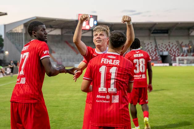 GER, Erfurt, Fussball, Regionalliga Nordost, 3. Spieltag, FC Rot-Weiss Erfurt vs. Tasmania Berlin im Bild v.l.: Marco Wolf (FC Rot-Weiß Erfurt 10), Stanislav Fehler (FC Rot-Weiß Erfurt 11), Torjubel 05.08.2026, Steigerwaldstadion Erfurt DFB REGULATIONS PROHIBIT ANY USE OF PHOTOGRAPHS AS IMAGE SEQUENCES AND OR QUASI-VIDEO, *** GER, Erfurt, Soccer, Northeast Regional League, Matchday 3, FC Rot-Weiss Erfurt vs. Tasmania Berlin (pictured, from left): Marco Wolf (FC Rot-Weiss Erfurt 10), Stanislav Fehler (FC Rot-Weiss Erfurt 11), goal celebration, August 5, 2026, Steigerwaldstadion, Erfurt. DFB regulations prohibit any use of photographs as image sequences and or quasi-video, Copyright: HMBxMedia PaulxFritz
