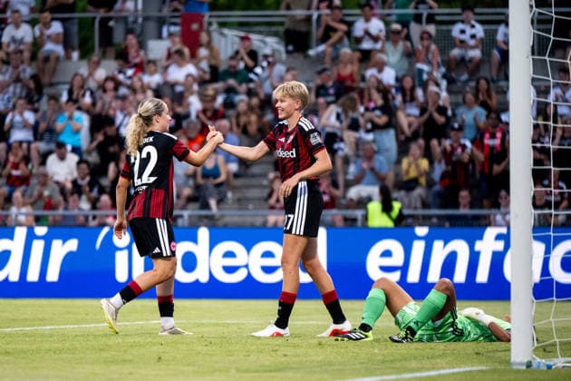 05.08.2026, GER, Fussball, Frauen, UEFA Womens Champions League, Saison 2026 2027, Qualifikationsturnier, Halbfinale, Eintracht Frankfurt vs Omonia Nikosia Paulina Krumbiegel ( Eintracht Frankfurt, 27 ), Danique Tolhoek ( Eintracht Frankfurt, 22 ) jubeln über das Tor zum 8:0, Frankfurt am Main Stadion am Brentanobad Hessen Deutschland *** August 5, 2026, GER, Soccer, Women, UEFA Women s Champions League, 2026–2027 Season, Qualifying Tournament, Semifinals, Eintracht Frankfurt vs. Omonia Nicosia Paulina Krumbiegel (Eintracht Frankfurt, 27) and Danique Tolhoek (Eintracht Frankfurt, 22) celebrate the goal that made it 8–0, Frankfurt am Main, Stadion am Brentanobad, Hesse, Germany Copyright: xNordphoto Memmlerx
