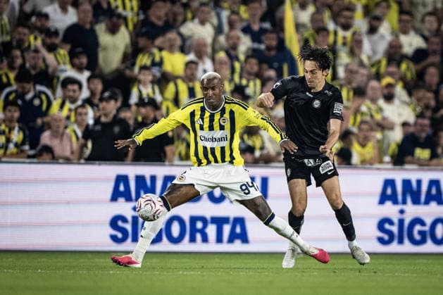 Fenerbahce v Sturm Graz - UEFA Champions League ISTANBUL, TURKIYE - AUGUST 5: Anderson Talisca (94) of Fenerbahce in action against Albert Vallci (R) of Sturm Graz during UEFA Champions League third qualifying round the first leg match between Fenerbahce and Sturm Graz at Chobani Stadium in Istanbul, Turkiye on August 5, 2026. Sebnem Coskun Anadolu Istanbul Turkey. Editorial use only. Please get in touch for any other usage.  Copyright: x2026xAnadoluxSebnemxCoskunx