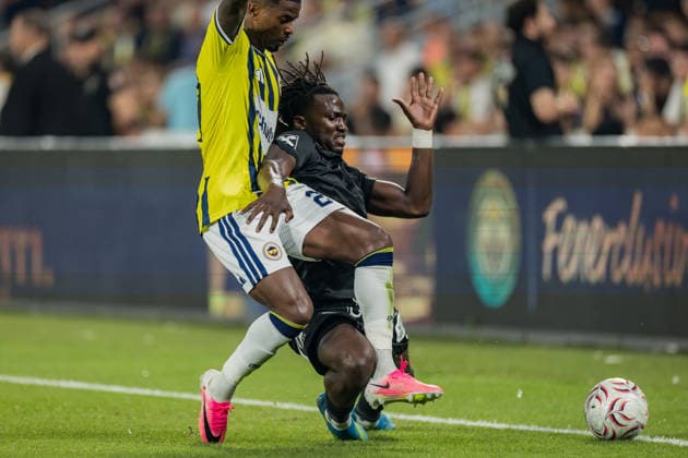 SOCCER - UEFA CL, Fenerbahce vs Sturm ISTANBUL,TURKEY,05.AUG.26 - SOCCER - UEFA Champions League, qualification, Fenerbahce Istanbul vs Sturm Graz. Image shows Nelson Semedo (Fenerbahce) and Seedy Jatta (Sturm).  GEPAxpictures xMatthiasxTrinkl