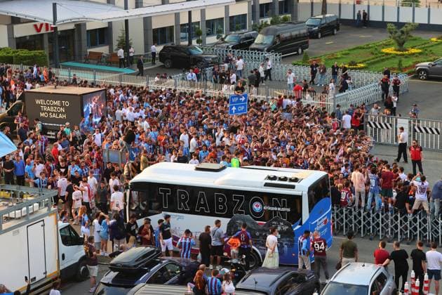 Egyptian footballer Mohamed Salah arrives in Trabzon, Turkiye TRABZON, TURKIYE - AUGUST 5: Trabzonspor supporters welcome Egyptian footballer Mohamed Salah with flares and chants upon his arrival at Trabzon Airport in Trabzon, Turkiye, on August 5, 2026. Hasan Tascan Anadolu Trabzon Turkey. Editorial use only. Please get in touch for any other usage.  Copyright: x2026xAnadoluxHasanxTascanx