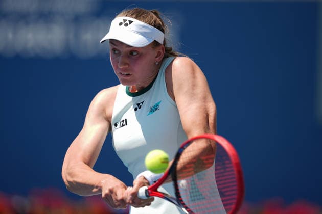 WTA, Tennis Damen Masters 1000 National Bank Open Toronto 2026 - Round of 64 - Day 5 Elena Rybakina of Kazakhstan plays a backhand during the Women™s Singles round of 64 match against Daria Kasatkina of Australia on day 5 of the WTA Masters 1000 National Bank Open at Sobeys Stadium on August 5, 2026, in Toronto, Canada. (Photo by Leonardo Ramirez Eyepix Group) Copyright: xLeonardoxRamirezx xEyepixxGroupx LR_04082026_08389
