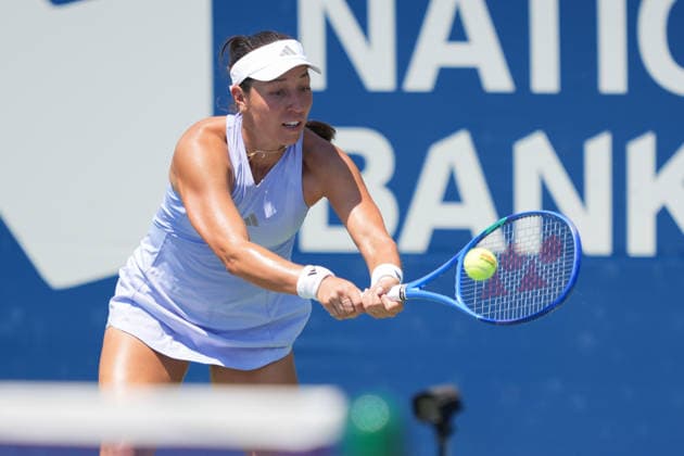 WTA, Tennis Damen Masters 1000 National Bank Open Toronto 2026 - Round of 64 - Day 5 Jessica Pegula of United States plays a backhand during the Women™s Singles round of 64 match against Magdalena FrÄ™ch of POland on day 5 of the WTA Masters 1000 National Bank Open at Sobeys Stadium on August 5, 2026, in Toronto, Canada. (Photo by Leonardo Ramirez Eyepix Group) Copyright: xLeonardoxRamirezx xEyepixxGroupx LR_04082026_08414