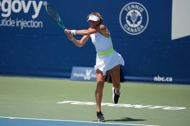 WTA, Tennis Damen Masters 1000 National Bank Open Toronto 2026 - Round of 64 - Day 5 Magdalena FrÄ™ch of Poland plays a backhand during the Women™s Singles round of 64 match against Jessica Pegula of United States on day 5 of the WTA Masters 1000 National Bank Open at Sobeys Stadium on August 5, 2026, in Toronto, Canada. (Photo by Leonardo Ramirez Eyepix Group) Copyright: xLeonardoxRamirezx xEyepixxGroupx LR_04082026_08427