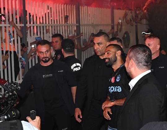 Egyptian footballer Mohamed Salah arrives in Trabzon, Turkiye TRABZON, TURKIYE - AUGUST 05: Newly signed Egyptian football star Mohamed Salah arrives at Trabzon Airport after Trabzonspor initiated transfer negotiations with the player, in Trabzon, Turkiye, on August 05, 2026. Hakan Burak Altunoz Anadolu Trabzon Turkey. Editorial use only. Please get in touch for any other usage.  Copyright: x2026xAnadoluxHakanxBurakxAltunozx