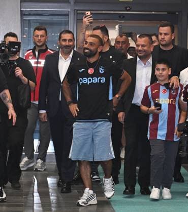 Egyptian footballer Mohamed Salah arrives in Trabzon, Turkiye TRABZON, TURKIYE - AUGUST 05: Newly signed Egyptian football star Mohamed Salah arrives at Trabzon Airport after Trabzonspor initiated transfer negotiations with the player, in Trabzon, Turkiye, on August 05, 2026. Hakan Burak Altunoz Anadolu Trabzon Turkey. Editorial use only. Please get in touch for any other usage.  Copyright: x2026xAnadoluxHakanxBurakxAltunozx