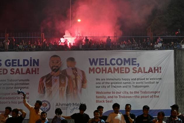 Egyptian footballer Mohamed Salah arrives in Trabzon, Turkiye TRABZON, TURKIYE - AUGUST 5: Trabzonspor supporters welcome Egyptian footballer Mohamed Salah with flares and chants upon his arrival at Trabzon Airport in Trabzon, Turkiye, on August 5, 2026. Hakan Burak Altunoz Anadolu Trabzon Turkey. Editorial use only. Please get in touch for any other usage.  Copyright: x2026xAnadoluxHakanxBurakxAltunozx