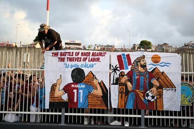 Egyptian footballer Mohamed Salah arrives in Trabzon, Turkiye TRABZON, TURKIYE - AUGUST 5: Trabzonspor supporters welcome Egyptian footballer Mohamed Salah with flares and chants upon his arrival at Trabzon Airport in Trabzon, Turkiye, on August 5, 2026. Hakan Burak Altunoz Anadolu Trabzon Turkey. Editorial use only. Please get in touch for any other usage.  Copyright: x2026xAnadoluxHakanxBurakxAltunozx