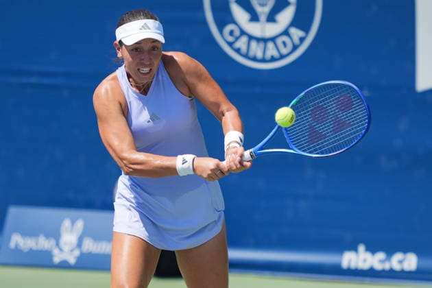 WTA, Tennis Damen Masters 1000 National Bank Open Toronto 2026 - Round of 64 - Day 5 Jessica Pegula of United States plays a backhand during the Women™s Singles round of 64 match against Magdalena FrÄ™ch of POland on day 5 of the WTA Masters 1000 National Bank Open at Sobeys Stadium on August 5, 2026, in Toronto, Canada. (Photo by Leonardo Ramirez Eyepix Group) Copyright: xLeonardoxRamirezx xEyepixxGroupx LR_04082026_08455