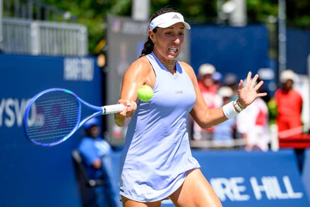 August 5, 2026, Toronto, Ontario, Canada: JESSICA PEGULA of the United States returns the ball during her second-round match against Magdalena Frech of Poland at the National Bank Open, part of the Hologic WTA, Tennis Damen Tour, at Sobeys Stadium. Toronto Canada - ZUMAr228 20260805_znp_r228_011 Copyright: xVasiliyxRyabykhx
