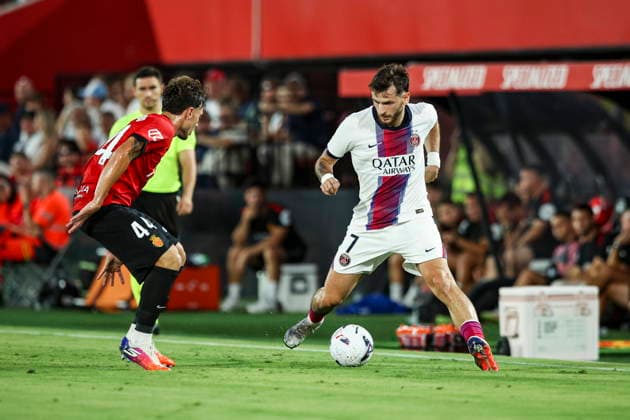Khvicha Kvaratskhelia (PSG Paris Saint-Germain) controls the ball during the during the pre-season friendly match between RCD Mallorca and Paris Saint-Germain at Estadi Son Moix on August 5, 2026 in Palma de Mallorca, Spain. (Photo by Xavi Bonilla DeFodi Images) - *** Khvicha Kvaratskhelia of PSG (Paris Saint-Germain) controls the ball during a preseason friendly match between RCD Mallorca and Paris Saint-Germain at Estadi Son Moix on August 5, 2026, in Palma de Mallorca, Spain. Photo by Xavi Bonilla, DeFodi Images