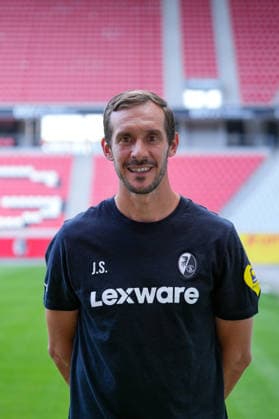 Julian Schuster (SC Freiburg, Trainer); SC Freiburg; 1.BL, Bundesliga, Porträttermin 2026 2027 Freiburg Europa-Park Stadion Baden-Wuerttemberg Deutschland *** Julian Schuster, SC Freiburg; Head Coach, SC Freiburg 1 (Bundesliga); Profile Session 2026–2027; Freiburg; Europa-Park Stadium; Baden-Württemberg, Germany Copyright: AA_STEINSIEK.CH