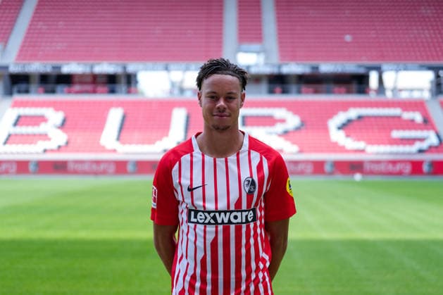 Derry Scherhant (SC Freiburg, 07); SC Freiburg; 1.BL, Bundesliga, Porträttermin 2026 2027 Freiburg Europa-Park Stadion Baden-Wuerttemberg Deutschland *** Derry Scherhant, SC Freiburg, 07 SC Freiburg 1, Bundesliga, Profile Session 2026–2027, Freiburg, Europa-Park Stadium, Baden-Württemberg, Germany Copyright: AA_STEINSIEK.CH