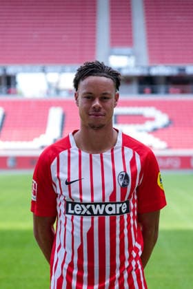 Derry Scherhant (SC Freiburg, 07); SC Freiburg; 1.BL, Bundesliga, Porträttermin 2026 2027 Freiburg Europa-Park Stadion Baden-Wuerttemberg Deutschland *** Derry Scherhant, SC Freiburg, 07 SC Freiburg 1, Bundesliga, Profile Session 2026–2027, Freiburg, Europa-Park Stadium, Baden-Württemberg, Germany Copyright: AA_STEINSIEK.CH