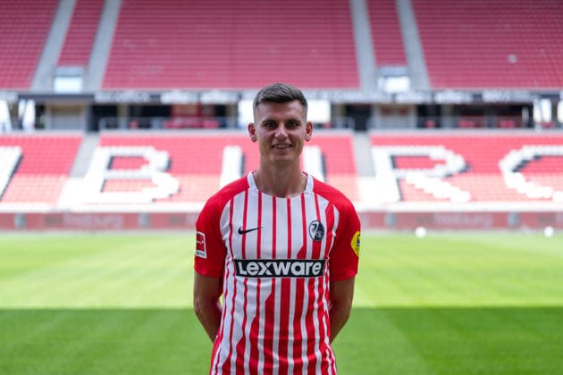 Yannik Engelhardt (SC Freiburg, 16); SC Freiburg; 1.BL, Bundesliga, Porträttermin 2026 2027 Freiburg Europa-Park Stadion Baden-Wuerttemberg Deutschland *** Yannik Engelhardt, SC Freiburg, 16, SC Freiburg 1, Bundesliga, Profile Session 2026–2027, Freiburg, Europa-Park Stadium, Baden-Württemberg, Germany Copyright: AA_STEINSIEK.CH