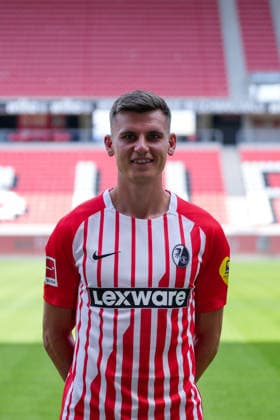 Yannik Engelhardt (SC Freiburg, 16); SC Freiburg; 1.BL, Bundesliga, Porträttermin 2026 2027 Freiburg Europa-Park Stadion Baden-Wuerttemberg Deutschland *** Yannik Engelhardt, SC Freiburg, 16, SC Freiburg 1, Bundesliga, Profile Session 2026–2027, Freiburg, Europa-Park Stadium, Baden-Württemberg, Germany Copyright: AA_STEINSIEK.CH