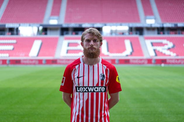 Niklas Beste (SC Freiburg, 19); SC Freiburg; 1.BL, Bundesliga, Porträttermin 2026 2027 Freiburg Europa-Park Stadion Baden-Wuerttemberg Deutschland *** Niklas Beste, SC Freiburg, 19, SC Freiburg, 1st Bundesliga, Bundesliga, Photo Shoot 2026–2027, Freiburg, Europa-Park Stadium, Baden-Württemberg, Germany Copyright: AA_STEINSIEK.CH