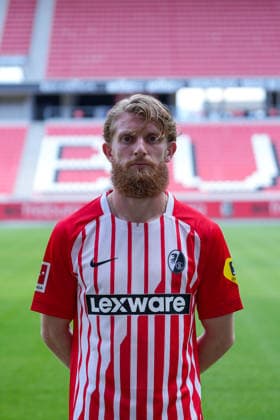 Niklas Beste (SC Freiburg, 19); SC Freiburg; 1.BL, Bundesliga, Porträttermin 2026 2027 Freiburg Europa-Park Stadion Baden-Wuerttemberg Deutschland *** Niklas Beste, SC Freiburg, 19, SC Freiburg, 1st Bundesliga, Bundesliga, Photo Shoot 2026–2027, Freiburg, Europa-Park Stadium, Baden-Württemberg, Germany Copyright: AA_STEINSIEK.CH