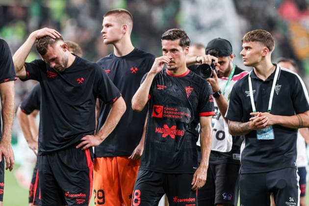 05.08.2026, Budapeszt Liga Europy UEFA sezon 2026 27 runda III kwalifikacji, Ferencvaros Budapest - Gornik Zabrze - UEFA Europa League football Match season 2026 27 round III qualification Ferencvaros Budapeszt - Gornik Zabrze Nz. Erik Prekop Lukas Sadilek smutek Fot. Michal Chwieduk Arena Akcji NEWSPIX.PL --- newspix.pl 
