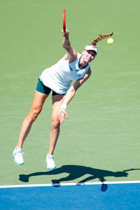 TORONTO, ON - AUGUST 05: Elena Rybakina of Kazakhstan serves the ball during her match at the WTA, Tennis Damen National Bank Open tournament on August 5, 2026 at Sobeys Stadium in Toronto, ON, Canada (Photo by Julian Avram Icon Sportswire) TENNIS: AUG 05 National Bank Open EDITORIAL USE ONLY Icon2608050014