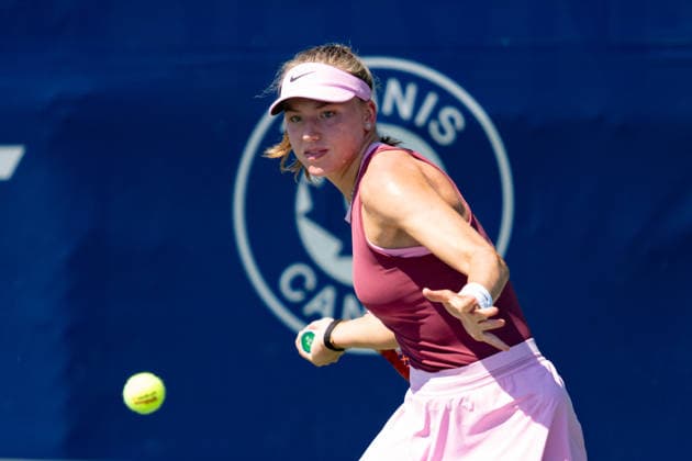 TORONTO, ON - AUGUST 05: Alina Korneeva of Russia returns a shot during her match at the WTA, Tennis Damen National Bank Open tournament on August 5, 2026 at Sobeys Stadium in Toronto, ON, Canada (Photo by Julian Avram Icon Sportswire) TENNIS: AUG 05 National Bank Open EDITORIAL USE ONLY Icon2608050038