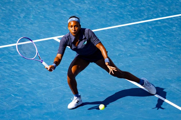 TORONTO, ON - AUGUST 05: Coco Gauff of the United States returns a shot during her match at the WTA, Tennis Damen National Bank Open tournament on August 5, 2026 at Sobeys Stadium in Toronto, ON, Canada (Photo by Julian Avram Icon Sportswire) TENNIS: AUG 05 National Bank Open EDITORIAL USE ONLY Icon2608050119