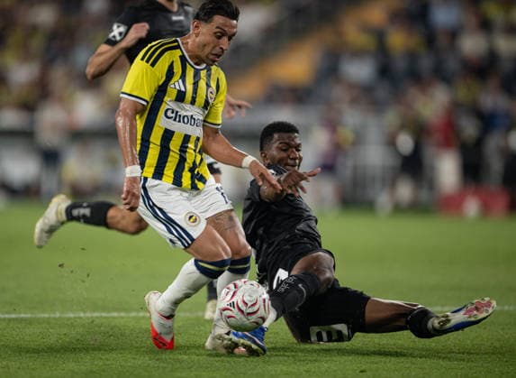 Fenerbahce v Sturm Graz - UEFA Champions League ISTANBUL, TURKIYE - AUGUST 5: Irfan Can Kahveci (17) of Fenerbahce in action during the UEFA Champions League third qualifying round first leg match between Fenerbahce and Sturm Graz at Chobani Stadium in Istanbul, Turkiye, on August 5, 2026. Celal Gunes Anadolu Istanbul Turkey. Editorial use only. Please get in touch for any other usage.  Copyright: x2026xAnadoluxCelalxGunesx