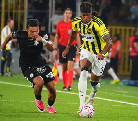 ISTANBUL, TURKEY - AUGUST 5: Archie Brown (R) of Fenerbahce SK and Axel Kayombo of Sturm Graz during the UEFA Champions League 2026 27 third qualifying round first leg match between Fenerbahce SK and Sturm Graz at Fenerbahce Sükrü Saracoglu Spor Kompleksi on August 5, 2026 in Istanbul, Turkey. Istanbul Turkey Copyright: xSeskimphotox FBahce-SturmGraz-050826 (108)