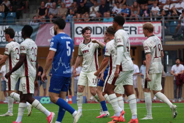 06.08.2026, GER, Fussball, Herren, FC Augsburg, Bundesliga, Testspiel, Trainingslager, Schwaz, Bilder vom Testspiel zwischen dem FC Augsburg und dem SC Schwaz: Michael Gregoritsch freut sich über ein weiteres Tor Schwaz *** August 6, 2026, GER, Soccer, Men s, FC Augsburg, Bundesliga, Friendly Match, Training Camp, Schwaz, Photos from the friendly match between FC Augsburg and SC Schwaz Michael Gregoritsch celebrates another goal in Schwaz