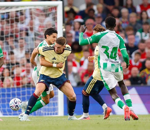 RECORD DATE NOT STATED 5th August 2026; Aviva Stadium, Dublin, Ireland; Friendly Football, Arsenal versus Real Betis; Viktor Gyokeres of Arsenal is fouled PeterxFitzpatrick