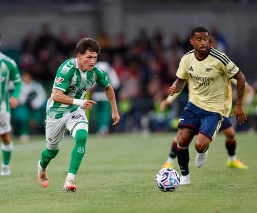 RECORD DATE NOT STATED 5th August 2026; Aviva Stadium, Dublin, Ireland; Friendly Football, Arsenal versus Real Betis; Fran Garcia of Real Betis races to the ball PeterxFitzpatrick