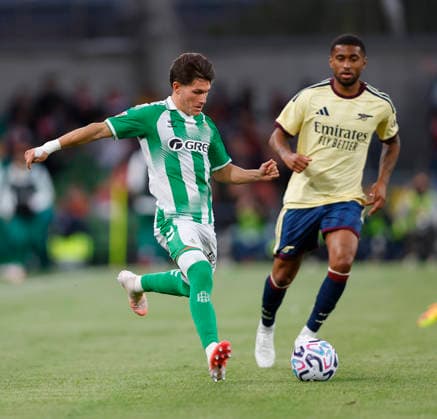 RECORD DATE NOT STATED 5th August 2026; Aviva Stadium, Dublin, Ireland; Friendly Football, Arsenal versus Real Betis; Fran Garcia of Real Betis gets to the ball as Fabio Vieira of Arsenal looks on PeterxFitzpatrick