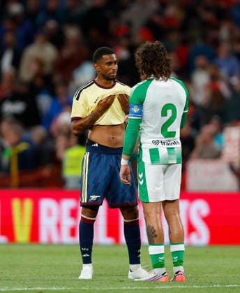 RECORD DATE NOT STATED 5th August 2026; Aviva Stadium, Dublin, Ireland; Friendly Football, Arsenal versus Real Betis; Gabriel Jesus of Arsenal and Hector Bellerin of Real Betis after the full time whistle PeterxFitzpatrick