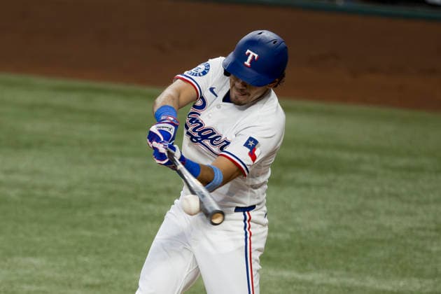 August 5, 2026, Arlington, Texas, USA: Texas Rangers shortstop NICKY LOPEZ (33) makes contact with the ball against the San Francisco Giants at Globe Life Field. Rangers win 6-0. Arlington USA - ZUMAf180 20260805_zsp_f180_003 Copyright: xMarkxFannx