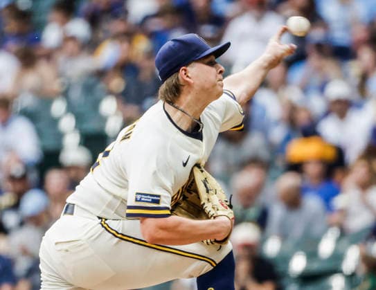Milwaukee Brewers starting pitcher Kyle Harrison throws in the first inning of the MLB, Baseball Herren, USA game between the Pittsburgh Pirates and the Milwaukee Brewers at American Family Field in Milwaukee, Wisconsin on Wednesday, August 5, 2026.  MIL20260805804 TANNENxMAURY