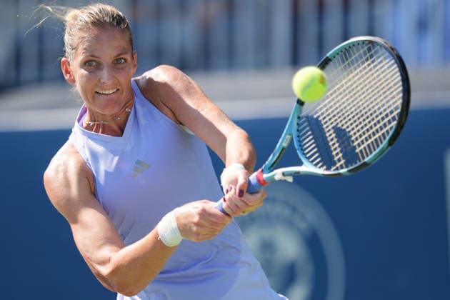 WTA, Tennis Damen Masters 1000 National Bank Open Toronto 2026 - Round of 64 - Day 5 Karolina PliÅ¡kova of Czech Republic plays a backhand during the Women™s Singles round of 64 match against Mirra AndrÃ yeva of Russia on day 5 of the WTA Masters 1000 National Bank Open at Sobeys Stadium on August 5, 2026, in Toronto, Canada. (Photo by Leonardo Ramirez Eyepix Group) Copyright: xLeonardoxRamirezx xEyepixxGroupx LR_04082026_08556