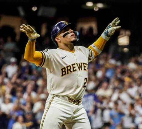 Milwaukee Brewers catcher William Contreras celebrates after hittng a home run in the sixth inning of the MLB, Baseball Herren, USA game between the Pittsburgh Pirates and the Milwaukee Brewers at American Family Field in Milwaukee, Wisconsin on Wednesday, August 5, 2026.  MIL20260805819 TANNENxMAURY