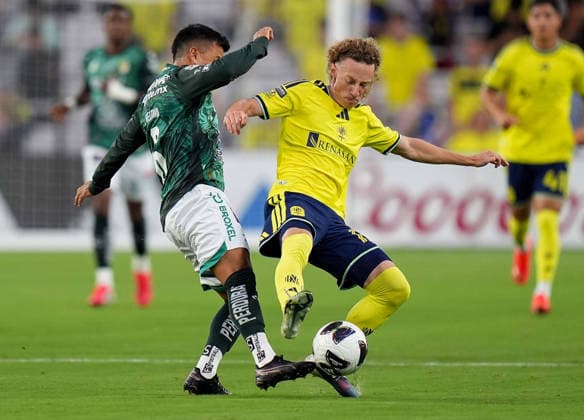 August 5, 2026, Nashville, Tennessee, USA: Nashville SC midfielder Charles-Emile Brunet (12) and Leon midfielder Fernando BeltroÂ¡n (6) battle for the ball during the first half at Geodis Park. Nashville USA - ZUMAh237 20260805_zsp_h237_008 Copyright: xCamdenxHallx
