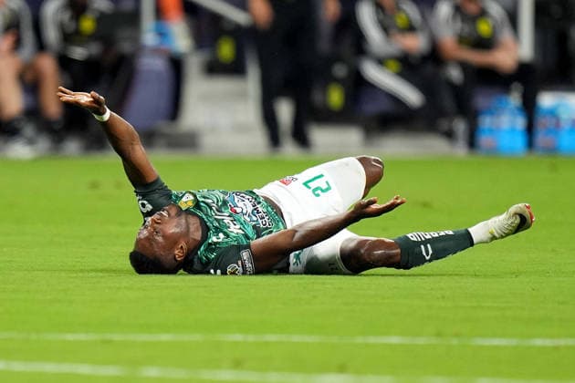 August 5, 2026, Nashville, Tennessee, USA: Leon forward Diber Cambindo (27) lays on the ground after a collision against Nashville SC during the first half at Geodis Park. Nashville USA - ZUMAh237 20260805_zsp_h237_010 Copyright: xCamdenxHallx
