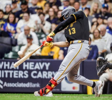 Pittsburgh Pirates catcher Endy Rodriguez hits a two RBI home run in the seventh inning of the MLB, Baseball Herren, USA game between the Pittsburgh Pirates and the Milwaukee Brewers at American Family Field in Milwaukee, Wisconsin on Wednesday, August 5, 2026.  MIL20260805821 TANNENxMAURY