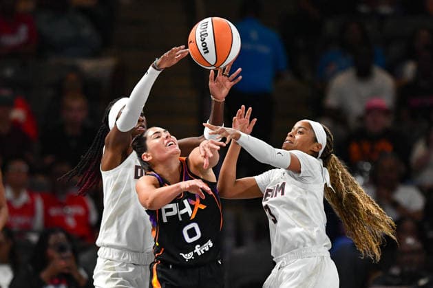 COLLEGE PARK, GA - AUGUST 05: Phoenix guard Kelsey Plum (0) loses the ball as Atlanta players Rhyne Howard (10) and Jordin Canada (3) defend during the WNBA, Basketball Damen, USA game between the Phoenix Mercury and the Atlanta Dream on August 5th, 2026 at the Gateway Center in College Park, GA. (Photo by Rich von Biberstein Icon Sportswire) WNBA: AUG 05 Phoenix Mercury at Atlanta Dream EDITORIAL USE ONLY Icon260805032