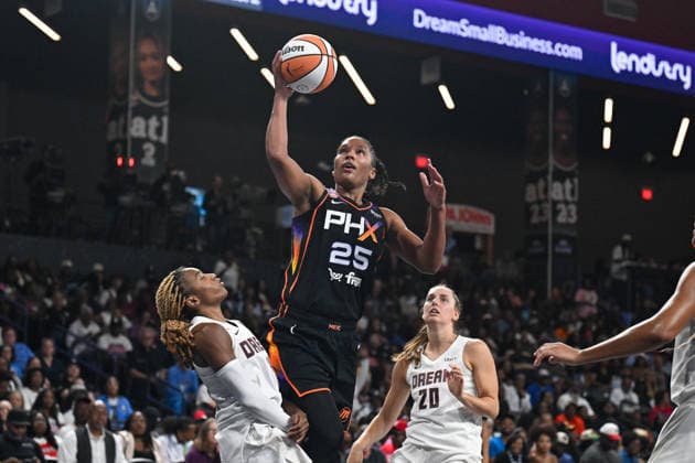 COLLEGE PARK, GA - AUGUST 05: Phoenix forward Alyssa Thomas (25) drives to the basket during the WNBA, Basketball Damen, USA game between the Phoenix Mercury and the Atlanta Dream on August 5th, 2026 at the Gateway Center in College Park, GA. (Photo by Rich von Biberstein Icon Sportswire) WNBA: AUG 05 Phoenix Mercury at Atlanta Dream EDITORIAL USE ONLY Icon260805037