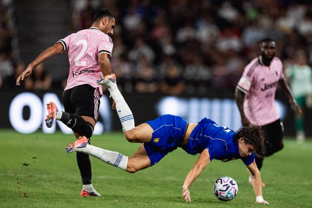 HONG KONG, CHINA - AUGUST 05: Players from Chelsea and Juventus compete during a match between Chelsea and Juventus during Hong Kong Football Festival 2026 at Kai Tak Stadium on August 5, 2026 in Hong Kong, China.  Copyright: xVCGx 111658295938