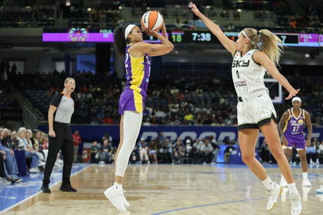 CHICAGO, USA - August 5: Rae Burrell (12 Los Angeles Sparks) shoots a 3-pointer during the WNBA, Basketball Damen, USA game between the Chicago Sky and Los Angeles Sparks at Wintrust Arena on Monday, August 5 in Chicago, USA  Copyright: xShainaxBenhiyoun SPPx Sportspressphoto_SPR201260