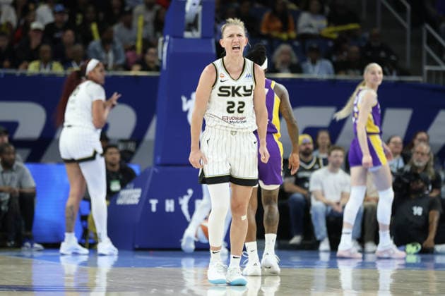 CHICAGO, USA - August 5: Courtney Vandersloot (22 Chicago Sky) reacts to a play during the WNBA, Basketball Damen, USA game between the Chicago Sky and Los Angeles Sparks at Wintrust Arena on Monday, August 5 in Chicago, USA  Copyright: xShainaxBenhiyoun SPPx Sportspressphoto_SPR201277