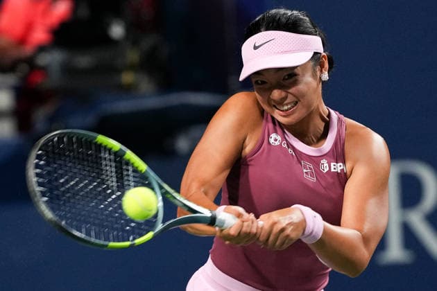 National Bank Open 2026 - Day 5 TORONTO, CANADA - AUGUST 5 : Alexandra Eala of Philippines in action against Alycia Parks of the United States in the round of 64 during the WTA, Tennis Damen 1000 National Bank Open in Toronto, Ontario, Canada on August 5, 2026. Mert Alper Dervis Anadolu Ontario Canada. Editorial use only. Please get in touch for any other usage.  Copyright: x2026xAnadoluxMertxAlperxDervisx