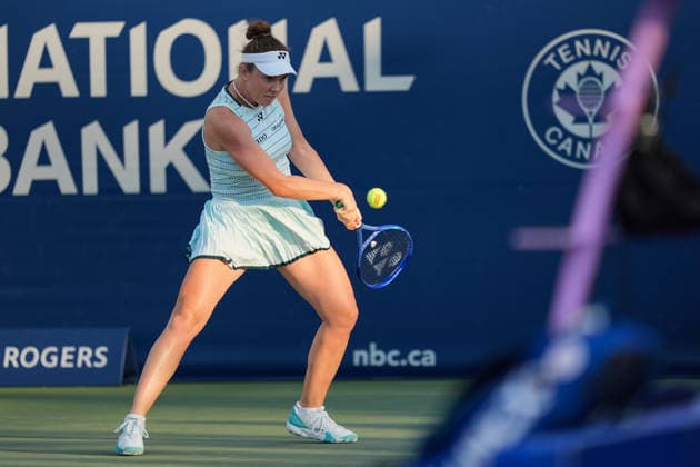 WTA, Tennis Damen Masters 1000 National Bank Open Toronto 2026 - Round of 64 - Day 5 Linda Noskova of Czech Republic plays a backhand during the Women™s Singles round of 64 match against Caty McNally of United States on day 5 of the WTA Masters 1000 National Bank Open at Sobeys Stadium on August 5, 2026, in Toronto, Canada. (Photo by Leonardo Ramirez Eyepix Group) Copyright: xLeonardoxRamirezx xEyepixxGroupx LR_04082026_08598