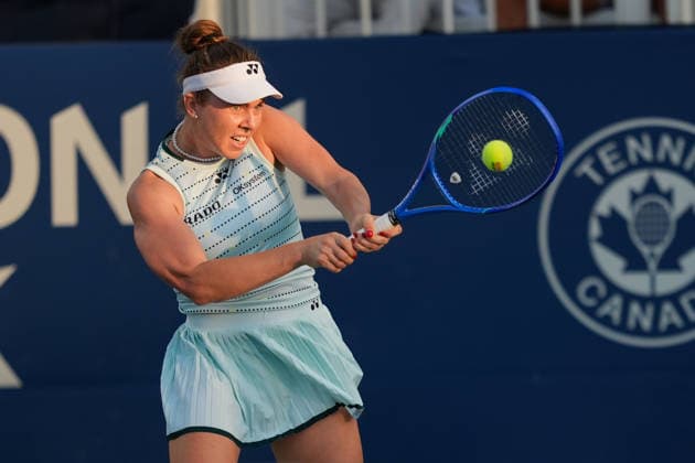 WTA, Tennis Damen Masters 1000 National Bank Open Toronto 2026 - Round of 64 - Day 5 Linda Noskova of Czech Republic plays a backhand during the Women™s Singles round of 64 match against Caty McNally of United States on day 5 of the WTA Masters 1000 National Bank Open at Sobeys Stadium on August 5, 2026, in Toronto, Canada. (Photo by Leonardo Ramirez Eyepix Group) Copyright: xLeonardoxRamirezx xEyepixxGroupx LR_04082026_08622
