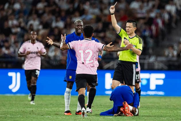 HONG KONG, CHINA - AUGUST 05: A referee shows a yellow red in a match between Chelsea and Juventus during Hong Kong Football Festival 2026 at Kai Tak Stadium on August 5, 2026 in Hong Kong, China.  Copyright: xVCGx 111658319706